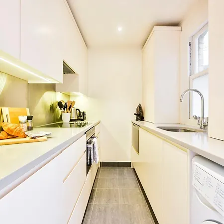 Apartment Beatles-themed Serviced On Abbey Road *