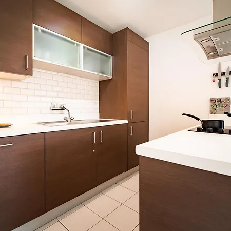 Chic Near Tower Hill With A Gym *