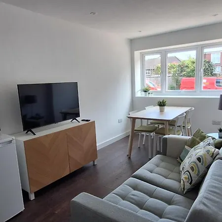 Guest house Peaceful London - 1 Bedroom & Free Parking