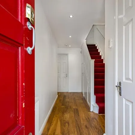 Comfortable New Refurbished Bedroom London