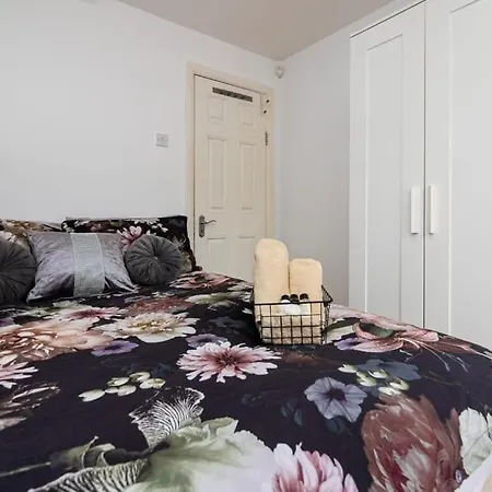 Comfortable New Refurbished Bedroom Guest house