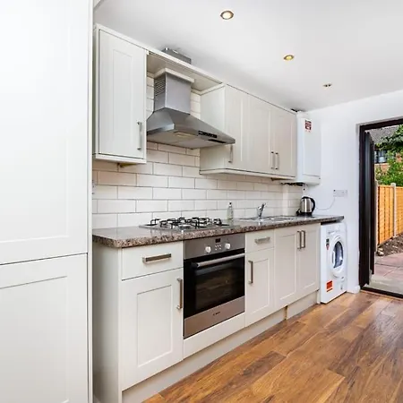 Comfortable New Refurbished Bedroom *