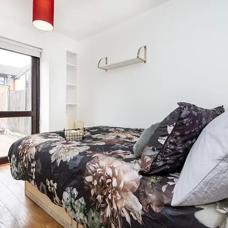 Comfortable New Refurbished Bedroom London