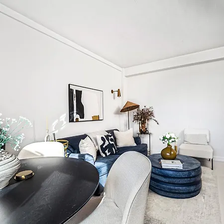 Chic Flat With Stunning Views London