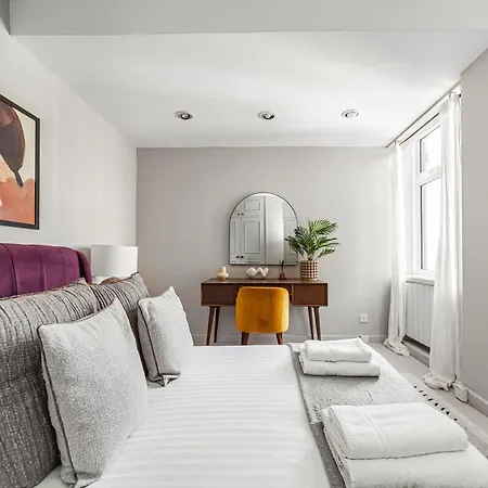 Chic Flat With Stunning Views Apartment London