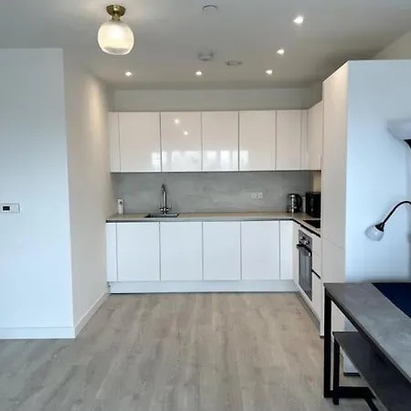 One Bedroom Flat - Zone 2 Apartment *