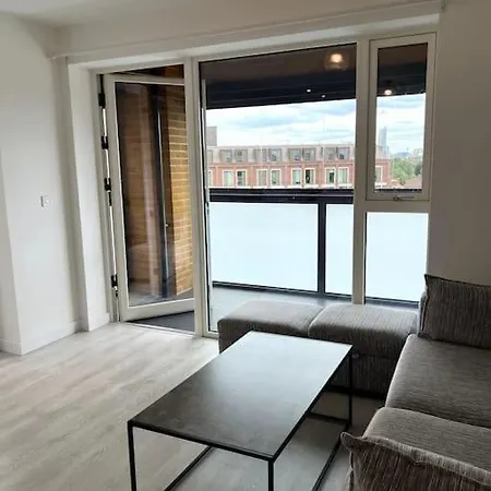 One Bedroom Flat - Zone 2 Apartment London