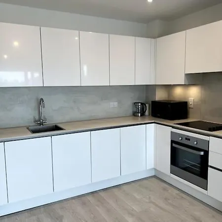 One Bedroom Flat - Zone 2 *