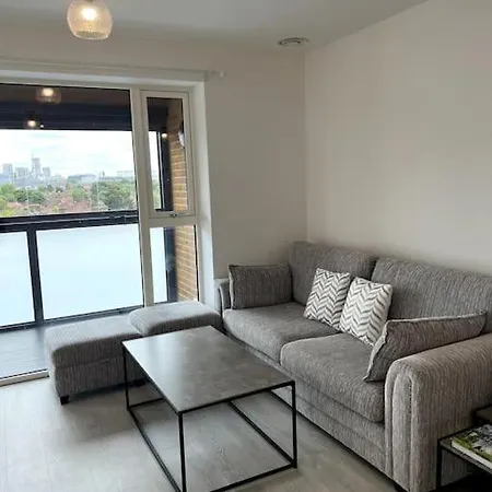 One Bedroom Flat - Zone 2 * London