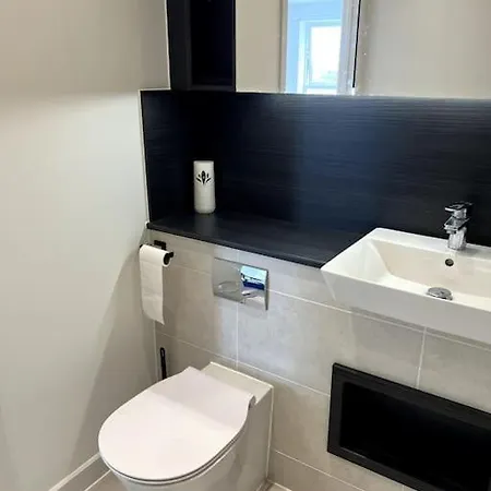 One Bedroom Flat - Zone 2 *
