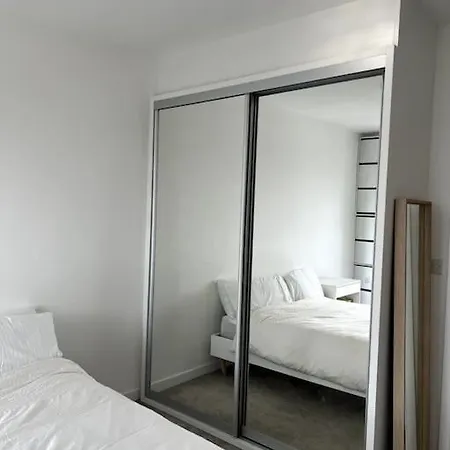 One Bedroom Flat - Zone 2 * London