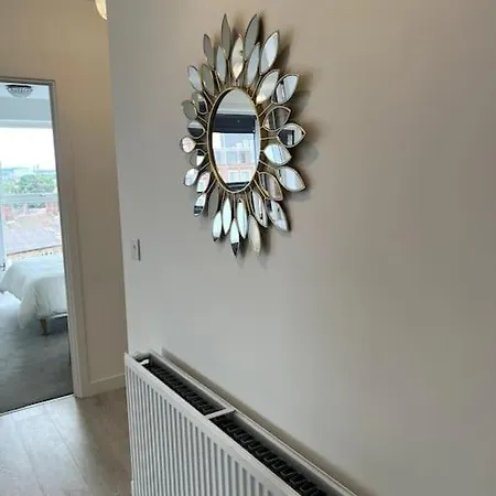 One Bedroom Flat - Zone 2 Apartment