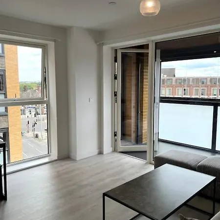 One Bedroom Flat - Zone 2 *