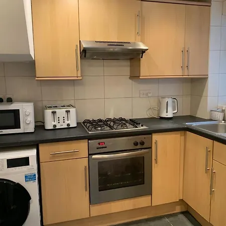 Ttsa- Essential 1 Bedroom Balham-free Parking Apartment London