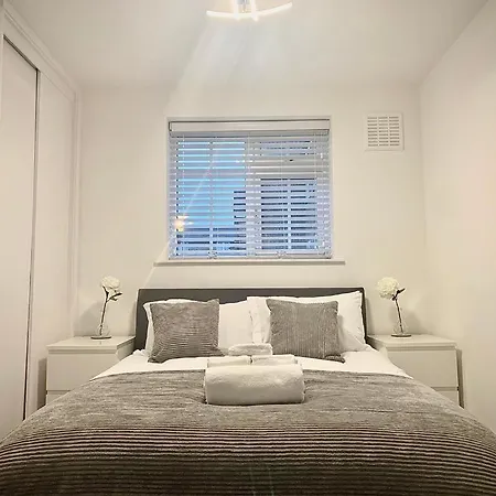 Apartment Ttsa- Essential 1 Bedroom Balham-free Parking London