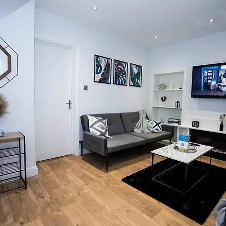 3 Bed Modern House Tottenham