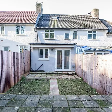 3 Bed Modern House Tottenham Apartment
