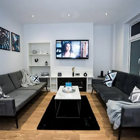 3 Bed Modern House Tottenham Apartament