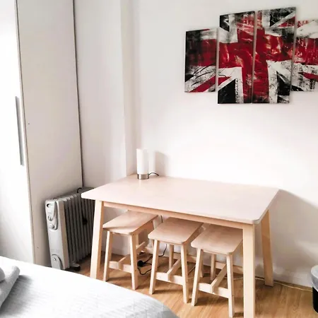 Flat At Paddington Zone 1 아파트
