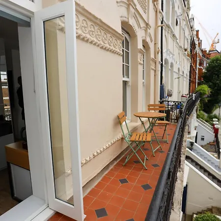 Avonmore West Kensington Private Bed & Breakfast Londra
