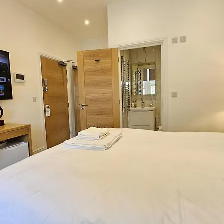 Avonmore West Kensington Private Bed & Breakfast Londra