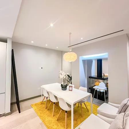 Posh 3 Bedroom Flat With Terrace And Indoor Fireplace In Mayfair, Near Hyde Park London