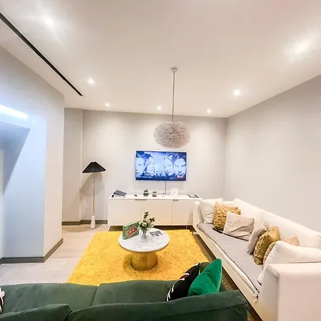 Posh 3 Bedroom Flat With Terrace And Indoor Fireplace In Mayfair, Near Hyde Park Apartment