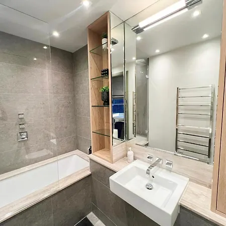 Apartment Posh 3 Bedroom Flat With Terrace And Indoor Fireplace In Mayfair, Near Hyde Park London
