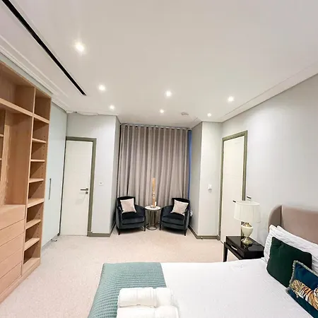 Posh 3 Bedroom Flat With Terrace And Indoor Fireplace In Mayfair, Near Hyde Park *