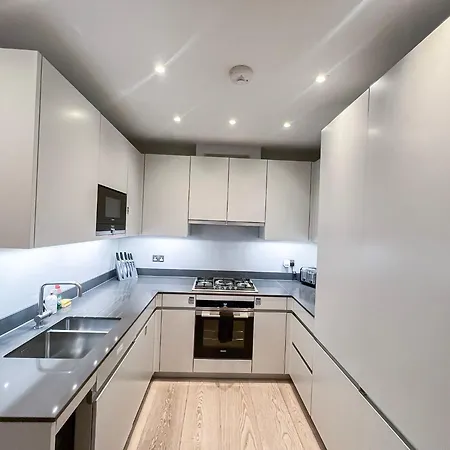 Posh 3 Bedroom Flat With Terrace And Indoor Fireplace In Mayfair, Near Hyde Park Apartment *