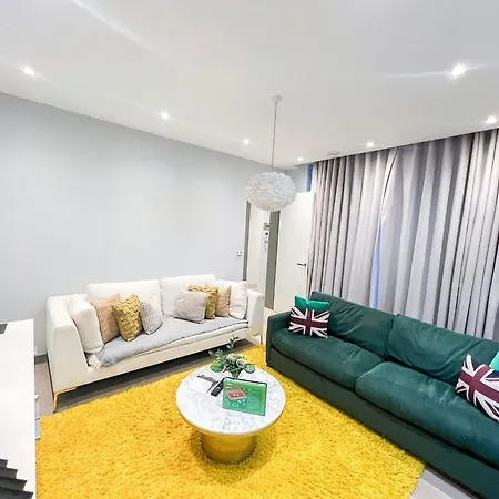 Posh 3 Bedroom Flat With Terrace And Indoor Fireplace In Mayfair, Near Hyde Park Apartment London