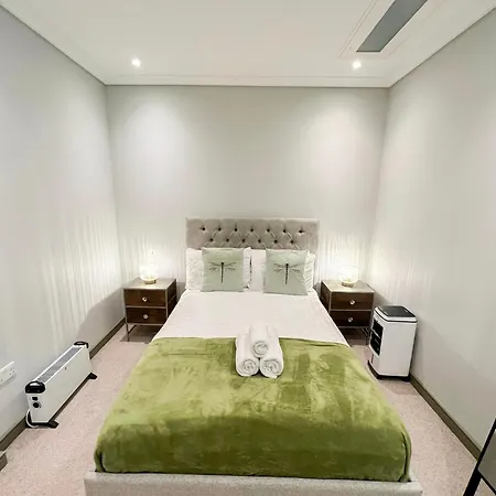 Posh 3 Bedroom Flat With Terrace And Indoor Fireplace In Mayfair, Near Hyde Park London