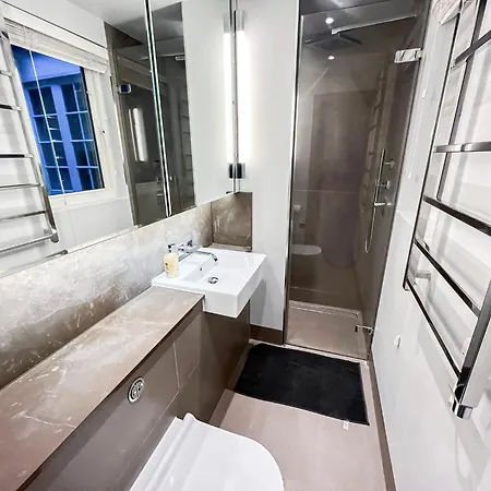 Posh 3 Bedroom Flat With Terrace And Indoor Fireplace In Mayfair, Near Hyde Park