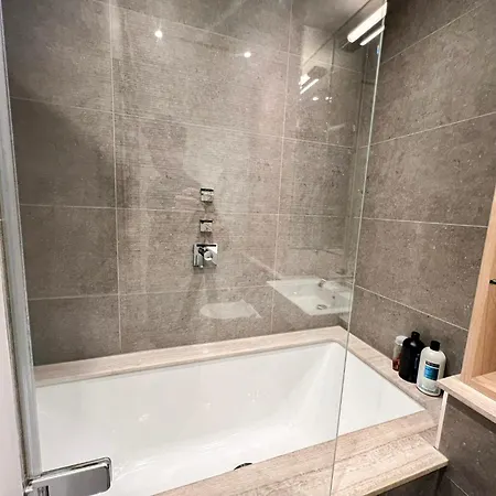Apartment Posh 3 Bedroom Flat With Terrace And Indoor Fireplace In Mayfair, Near Hyde Park London