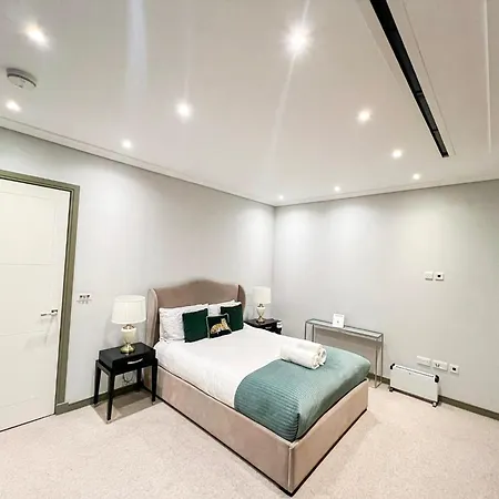 Posh 3 Bedroom Flat With Terrace And Indoor Fireplace In Mayfair, Near Hyde Park *