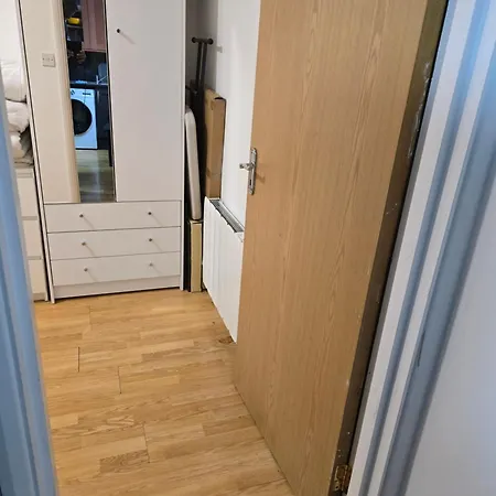 Whole In City Centre Apartment *