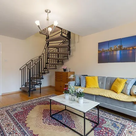 Cosy Canary Wharf House * London