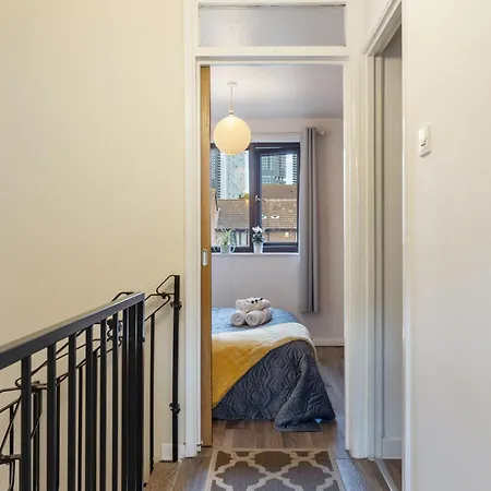 Cosy Canary Wharf House Apartment *