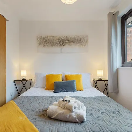 Cosy Canary Wharf House Apartment London