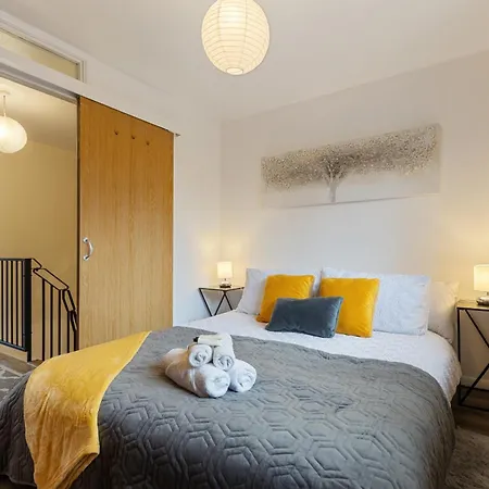 Cosy Canary Wharf House * London