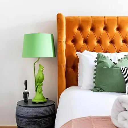 Vibrant Urban Escape, Family Friendly - Sleeps 8! * London