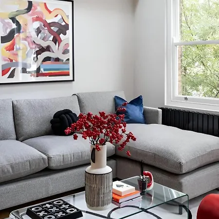 Apartment Vibrant Urban Escape, Family Friendly - Sleeps 8! *