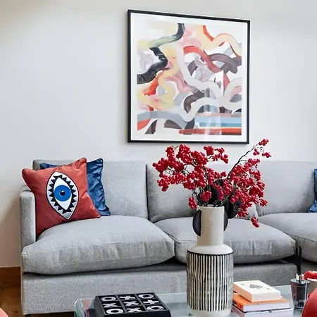 Vibrant Urban Escape, Family Friendly - Sleeps 8! Apartment London