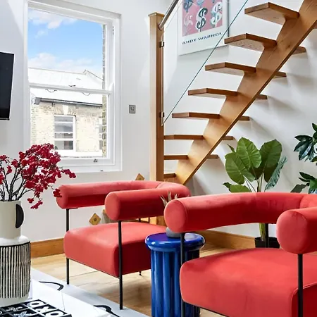 Apartment Vibrant Urban Escape, Family Friendly - Sleeps 8!