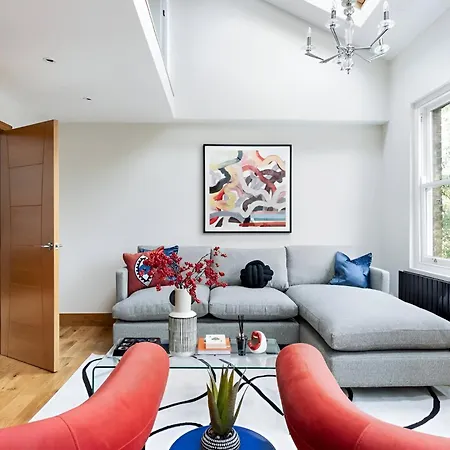 Vibrant Urban Escape, Family Friendly - Sleeps 8! * London