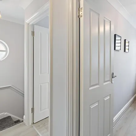 Apartment Sophistication Chic 3-br For Modern Living *