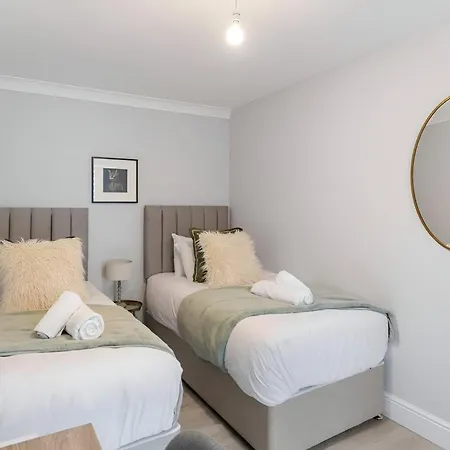 Apartment Sophistication Chic 3-br For Modern Living London