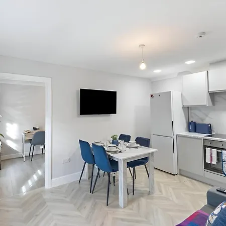 Apartment Sophistication Chic 3-br For Modern Living London