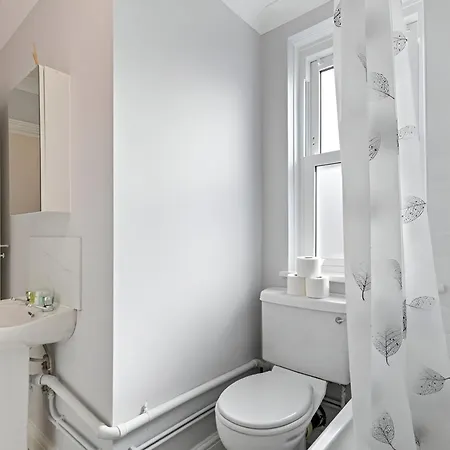 Sophistication Chic 3-br For Modern Living Apartment London
