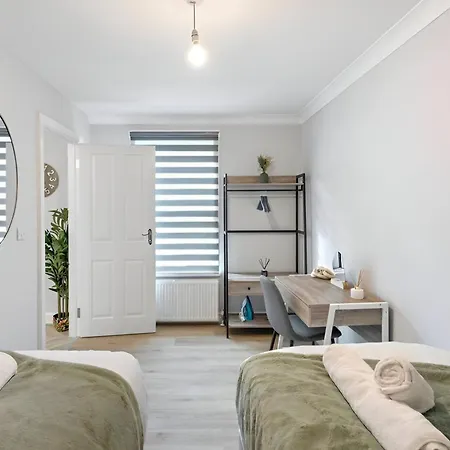 Sophistication Chic 3-br For Modern Living * London